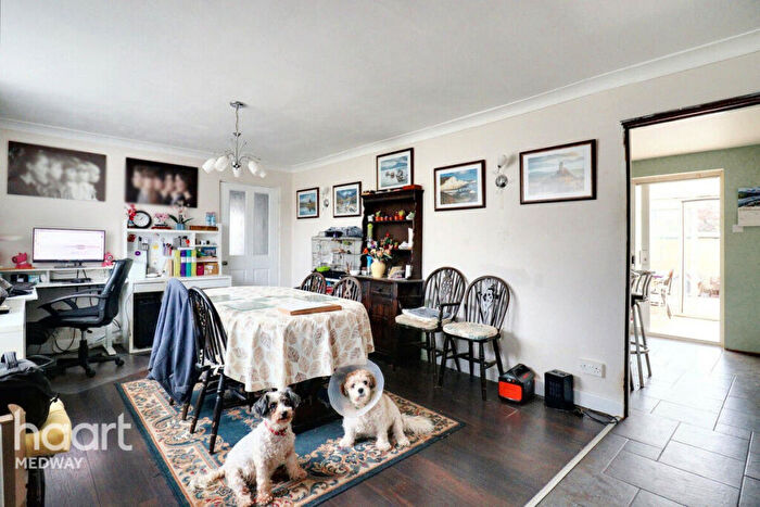 7 Bedroom Semi-Detached House For Sale In Trevale Road, Rochester, ME1