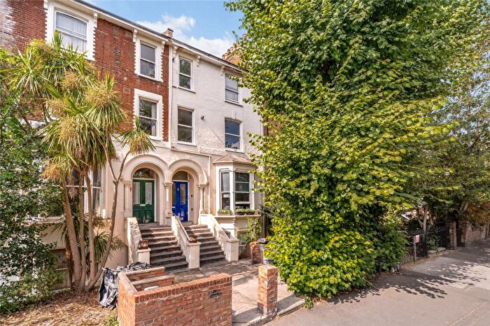 2 Bedroom Flat For Sale In Amhurst Road, London, E8