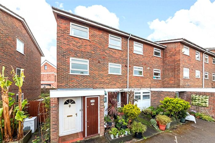 2 Bedroom Flat To Rent In Founders Gardens, London, SE19