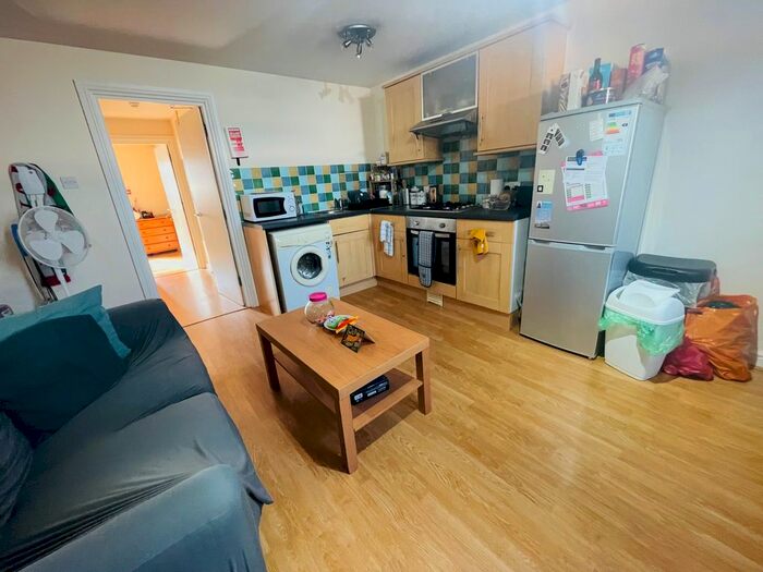 1 Bedroom Flat To Rent In Minister Street, Cathays, Cardiff, CF24