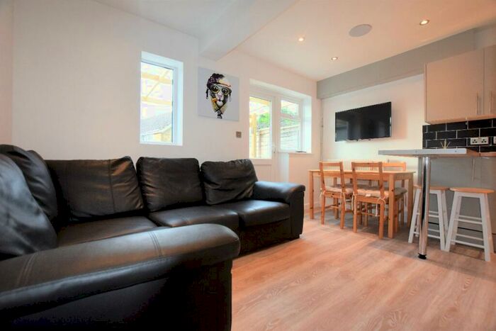 5 Bedroom Semi-Detached House To Rent In Montfort Close (Ukc), CT2