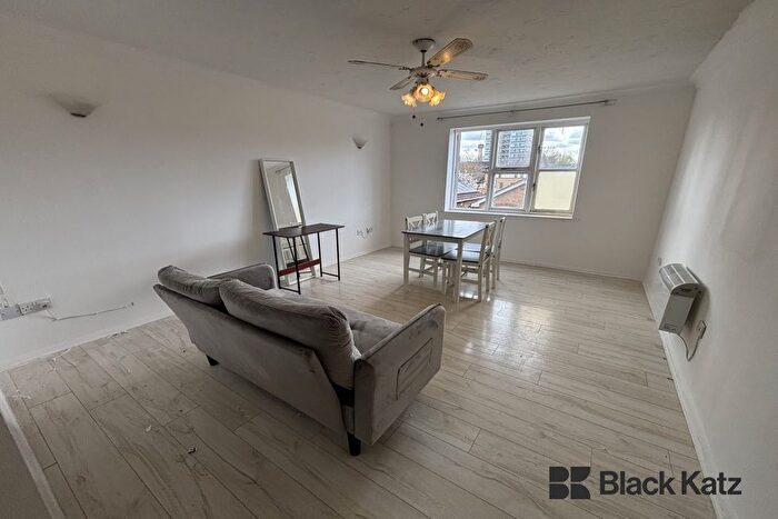 2 Bedroom Flat To Rent In Cadet Drive, Bermondsey, SE1