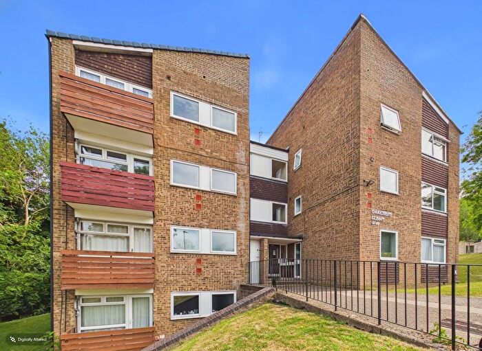 2 Bedroom Flat To Rent In Fern Drive, Hemel Hempstead, Hertfordshire, HP3