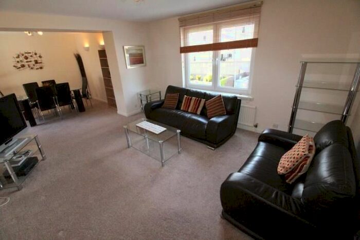 2 Bedroom Flat To Rent In Claremont Gardens, Aberdeen, AB10