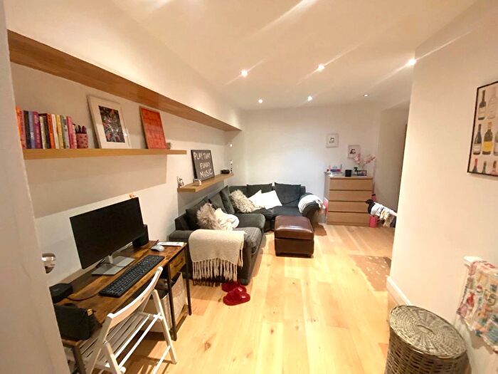 3 Bedroom Flat To Rent In Freegrove Road, London, Caledonian Road, N7