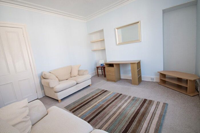 1 Bedroom Flat To Rent In Wallfield Crescent, Rosemount, Aberdeen, AB25