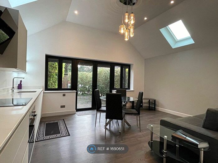 1 Bedroom Detached House To Rent In Hedsor Road, Bourne End, SL8