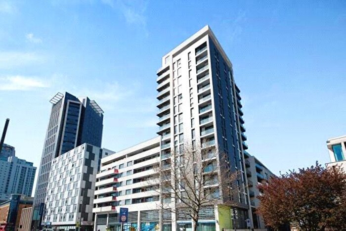 3 Bedroom Flat To Rent In Ward Road, Stratford, London, E15