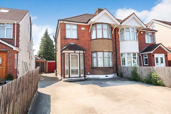3 Bedroom Semi-Detached House For Sale In Shaggy Calf Lane, Slough, SL2