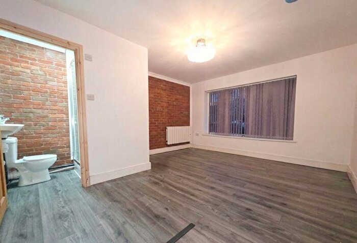 5 Bedroom Terraced House To Rent In Hutton Road, Handsworth, B20