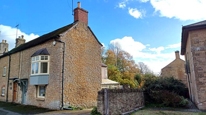 2 Bedroom Character Property For Sale In Chapel Row, Chadlington, OX7