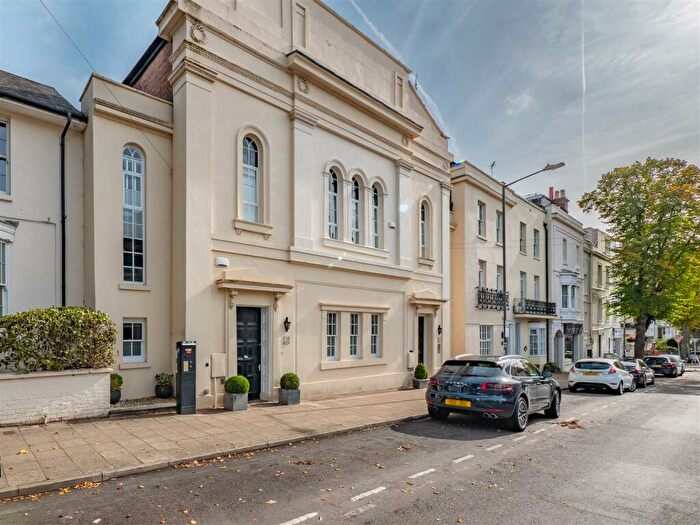 3 Bedroom Apartment For Sale In Chapel Court, Portland Street, Royal Leamington Spa, CV32