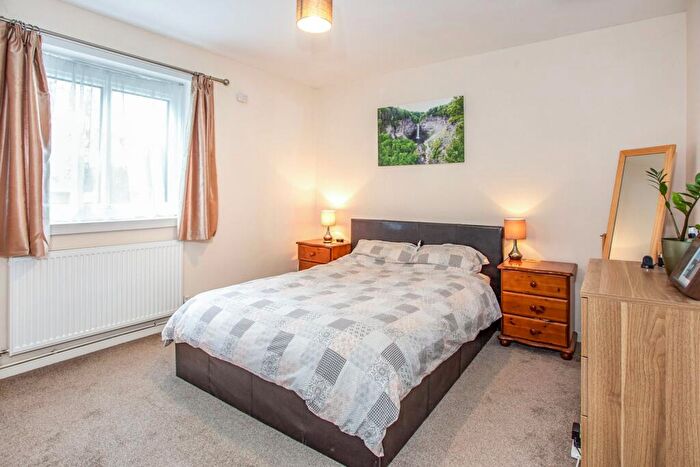 1 Bedroom Flat To Rent In Somers Close, Reigate, RH2