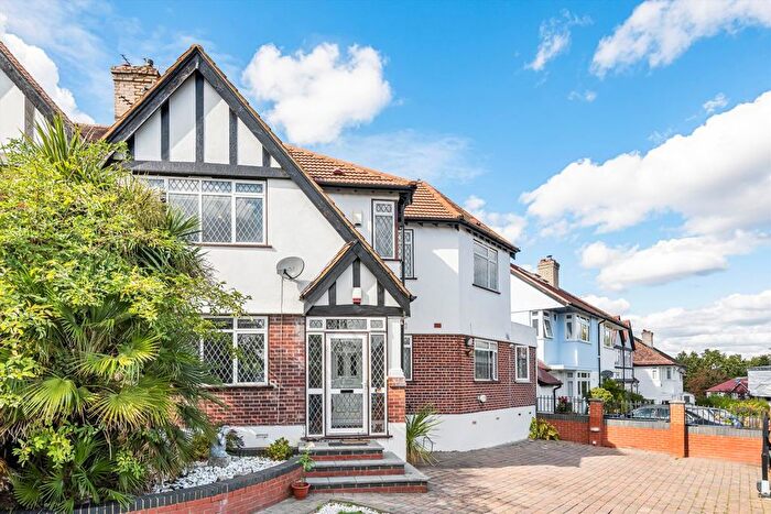 5 Bedroom Property To Rent In Ferrymead Gardens, Greenford, UB6