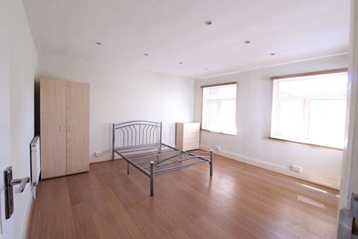 2 Bedroom Flat To Rent In Lea Bridge Road, London, E10
