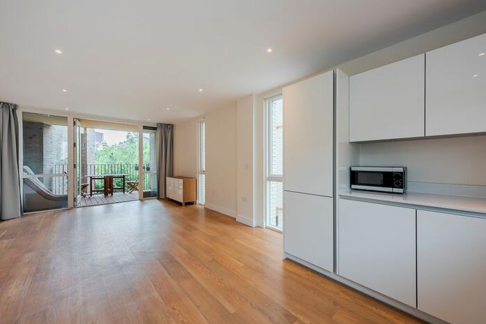 2 Bedroom Flat To Rent In Stead Street, London, SE17