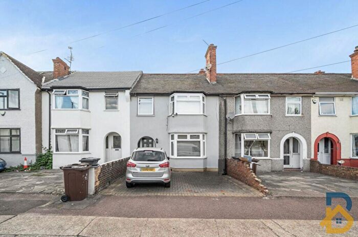 3 Bedroom Terraced House For Sale In Crosby Road, Dagenham, Essex, RM10