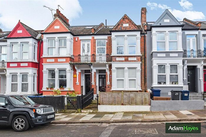 3 Bedroom Flat To Rent In Sylvester Road, East Finchley, N2