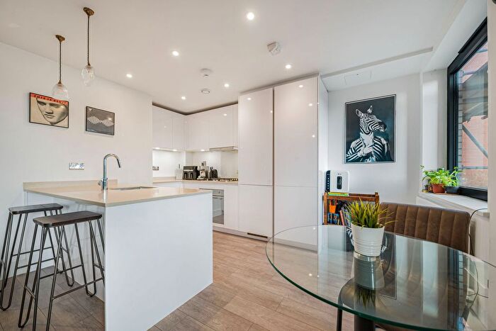 2 Bedroom Flat For Sale In , Homesdale Road, Bromley, BR2