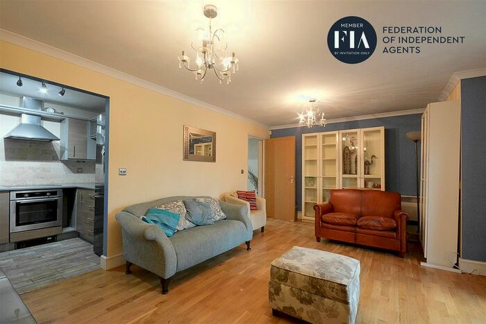 2 Bedroom Flat To Rent In Spring Grove Road, Isleworth, TW7
