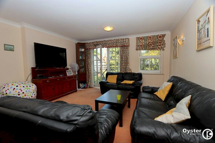 2 Bedroom Flat To Rent In Oakleigh Park North, Greenleaf Court, N20