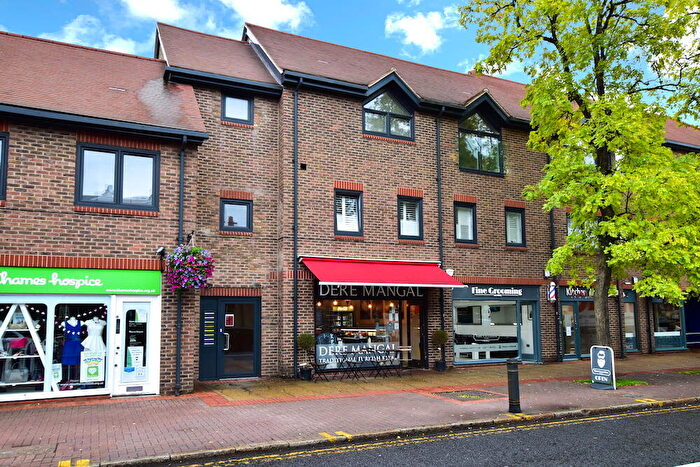 2 Bedroom Apartment To Rent In The Broadway, Farnham Common, Slough, SL2
