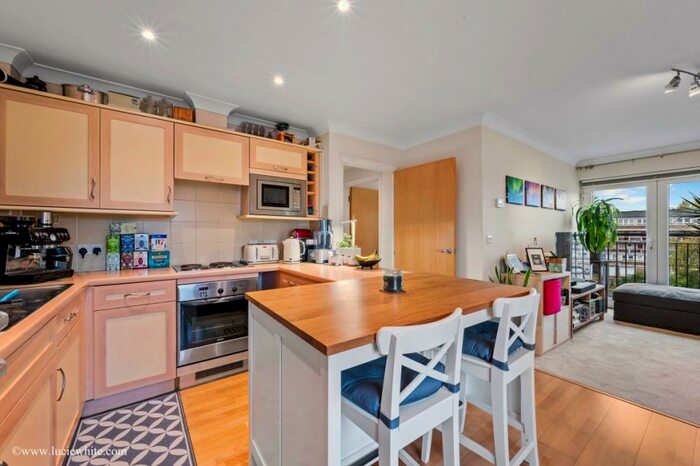 2 Bedroom Apartment To Rent In Hawks Road, Kingston Upon Thames, KT1