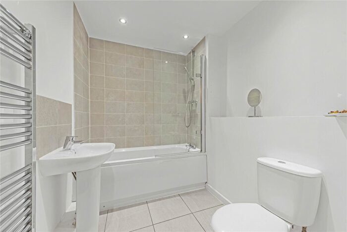 2 Bedroom Flat For Sale In Ruby Tuesday Drive, Dartford, Kent, DA1