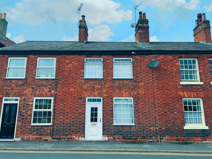 2 Bedroom Terraced House For Sale In Church Street, Bawtry, Doncaster, DN10