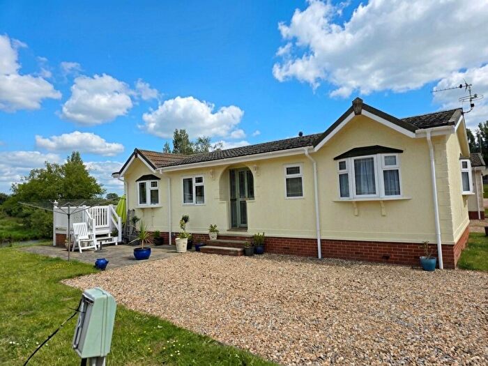 2 Bedroom Park Home For Sale In Poplar, Hazelwood Park, EX7