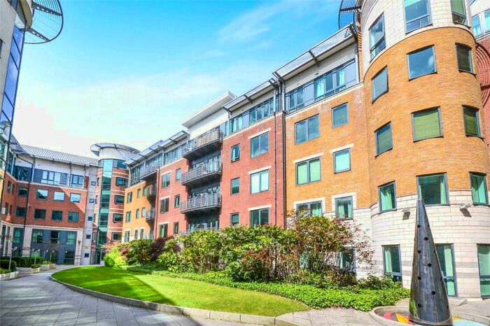 2 Bedroom Flat To Rent In City South, City Road East, Southern Gateway, Manchester, M15