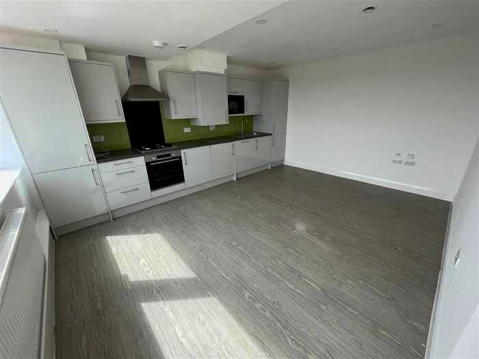 3 Bedroom Flat To Rent In Jews Lane, Dudley, DY3