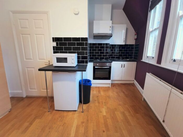 Studio To Rent In Churchway, London NW1