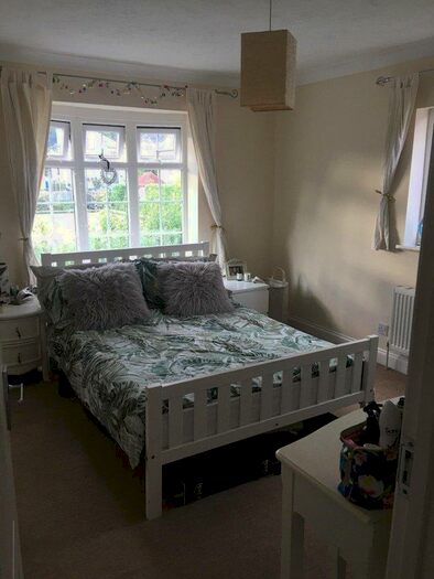2 Bedroom Flat To Rent In Bear Lane, GU9