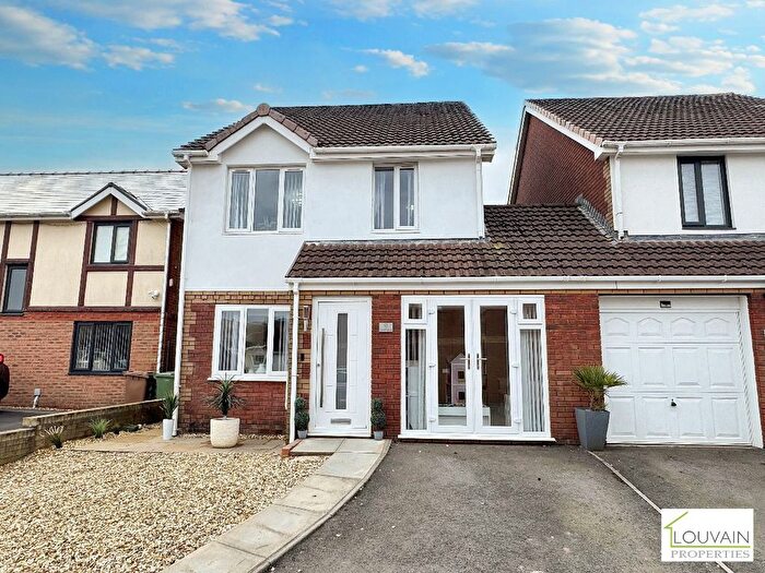 3 Bedroom Link Detached House For Sale In North Rising, Pontlottyn, Bargoed, CF81