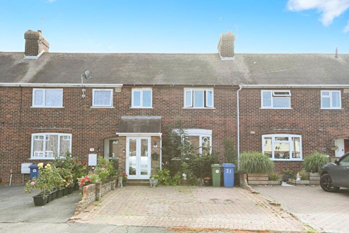4 Bedroom Terraced House For Sale In Barrow Grove, Sittingbourne, Kent, ME10