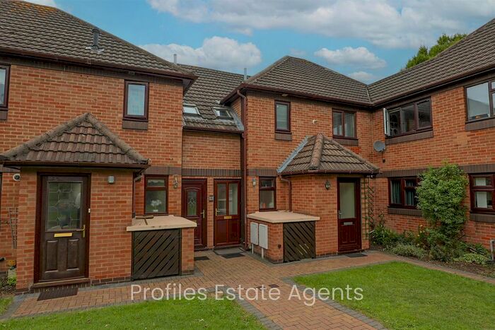 2 Bedroom Maisonette For Sale In Mason Court, Hinckley, LE10