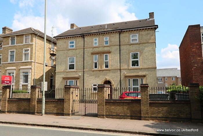 2 Bedroom Flat To Rent In Ashburnham Road, Bedford, MK40