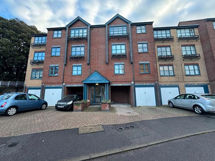 Property For Sale In - Riverdene Place, Southampton, Hampshire, SO18