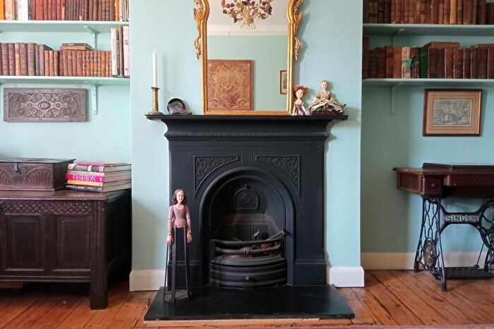 2 Bedroom Flat For Sale In Aylmer Road, London, N2