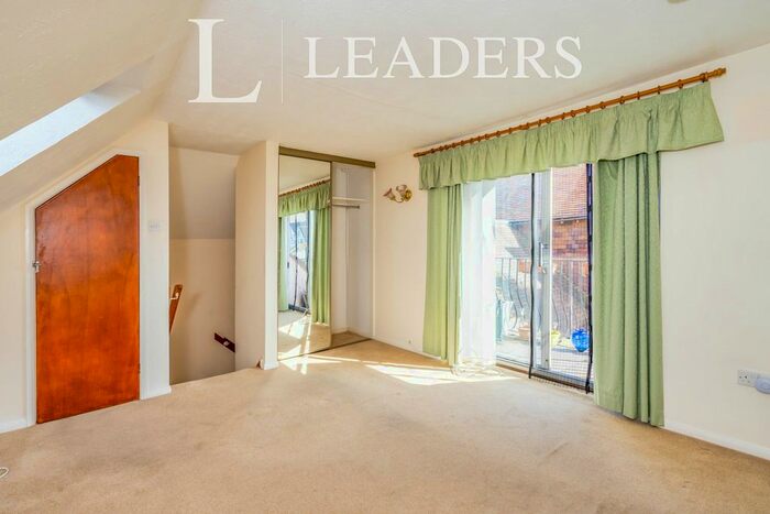 2 Bedroom Maisonette To Rent In Sea Front, Hayling Island, PO11