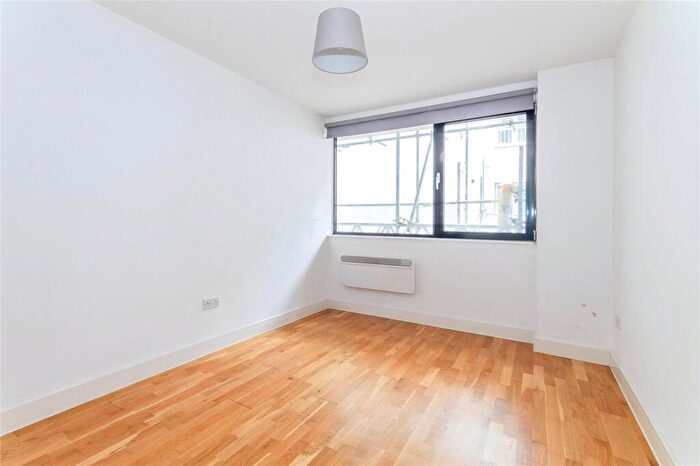 2 Bedroom Flat For Sale In Fairmeadow, Maidstone, Kent, ME14