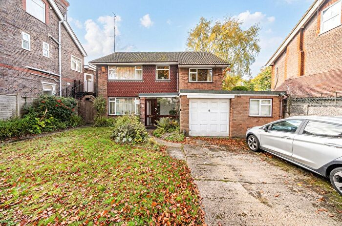 4 Bedroom Detached House For Sale In Priory Road, Dunstable, Bedfordshire, LU5