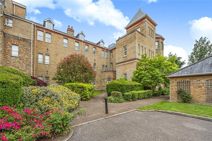 2 Bedroom Flat For Sale In Florence Way, Knaphill, Woking, Surrey, GU21