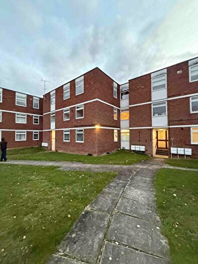 3 Bedroom Flat To Rent In Ridgeway Court, Aylesbury, HP20