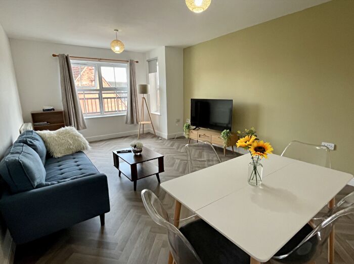 2 Bedroom Flat To Rent In Spacious Bed Flat // Jul, LN5