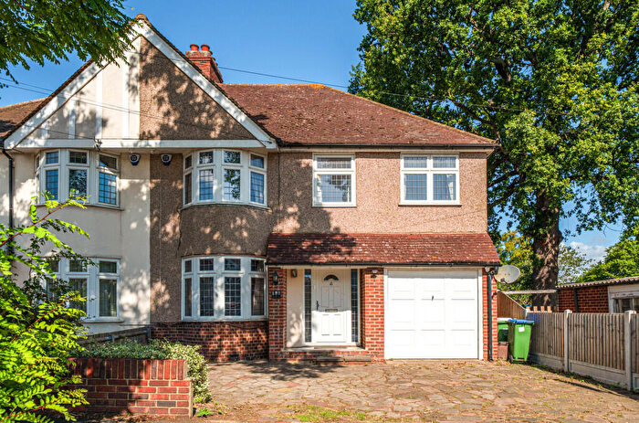 4 Bedroom Semi-Detached House For Sale In Hurst Road, Sidcup, DA15