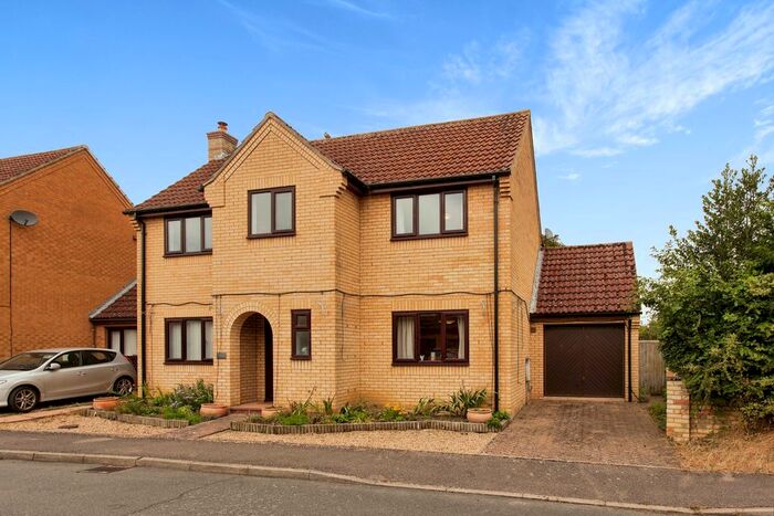 4 Bedroom Detached House For Sale In Cherry Orchard, Oakington, Cambridge, Cambridgeshire, CB24