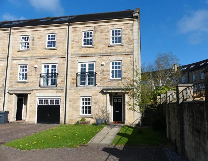 5 Bedroom Town House To Rent In Ron Lawton Crescent, Ilkley, LS29
