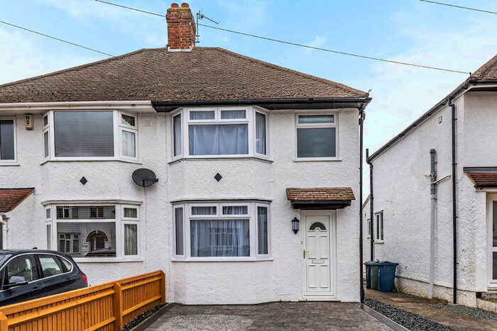 3 Bedroom Semi-Detached House To Rent In Mark Road, OX3